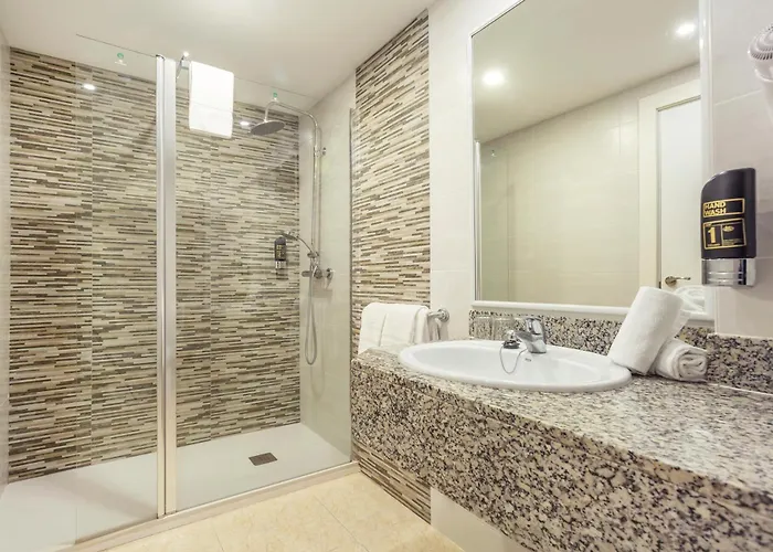 凯丽曼杰若酒店 酒店