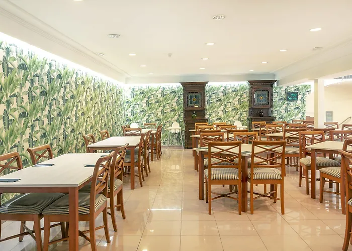 凯丽曼杰若酒店 酒店